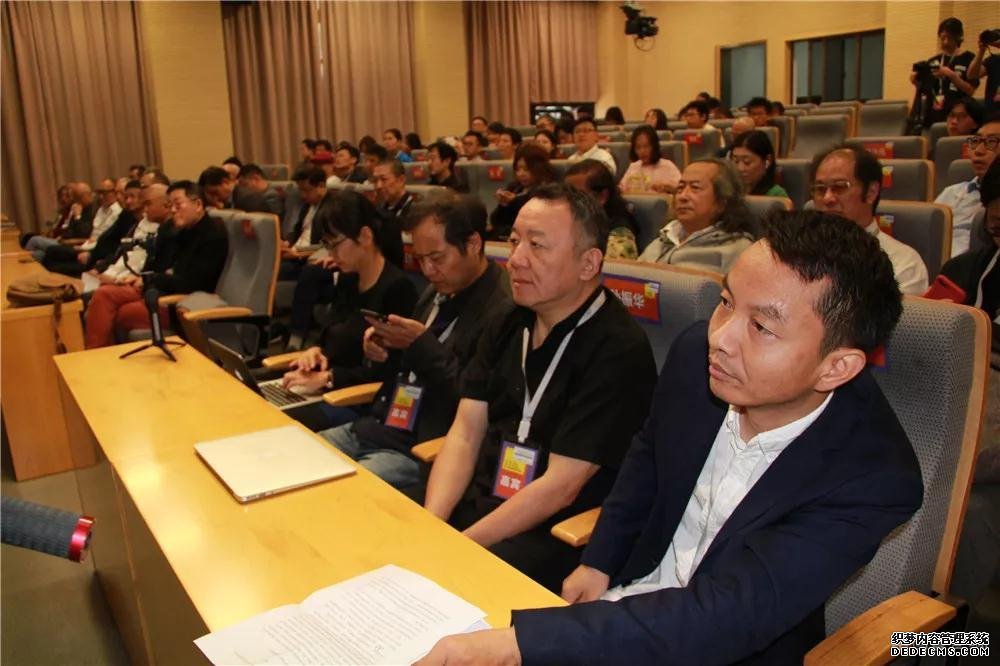 第十三届批评家年会:身处艺术机构的批评家们如何自问?