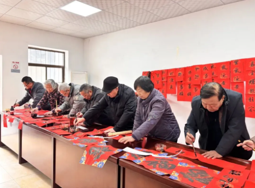 西安市开展“万福迎春”写春联送祝福活动